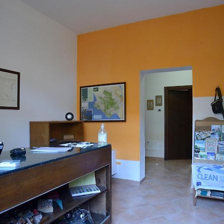Casa Del Geco Bed and Breakfast Paestum Exteriör bild