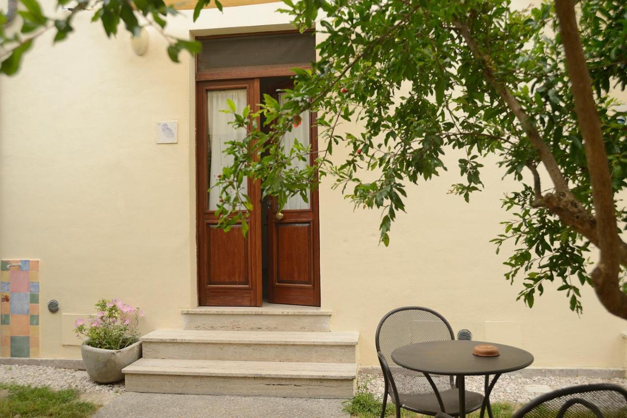 Casa Del Geco Bed and Breakfast Paestum Exteriör bild